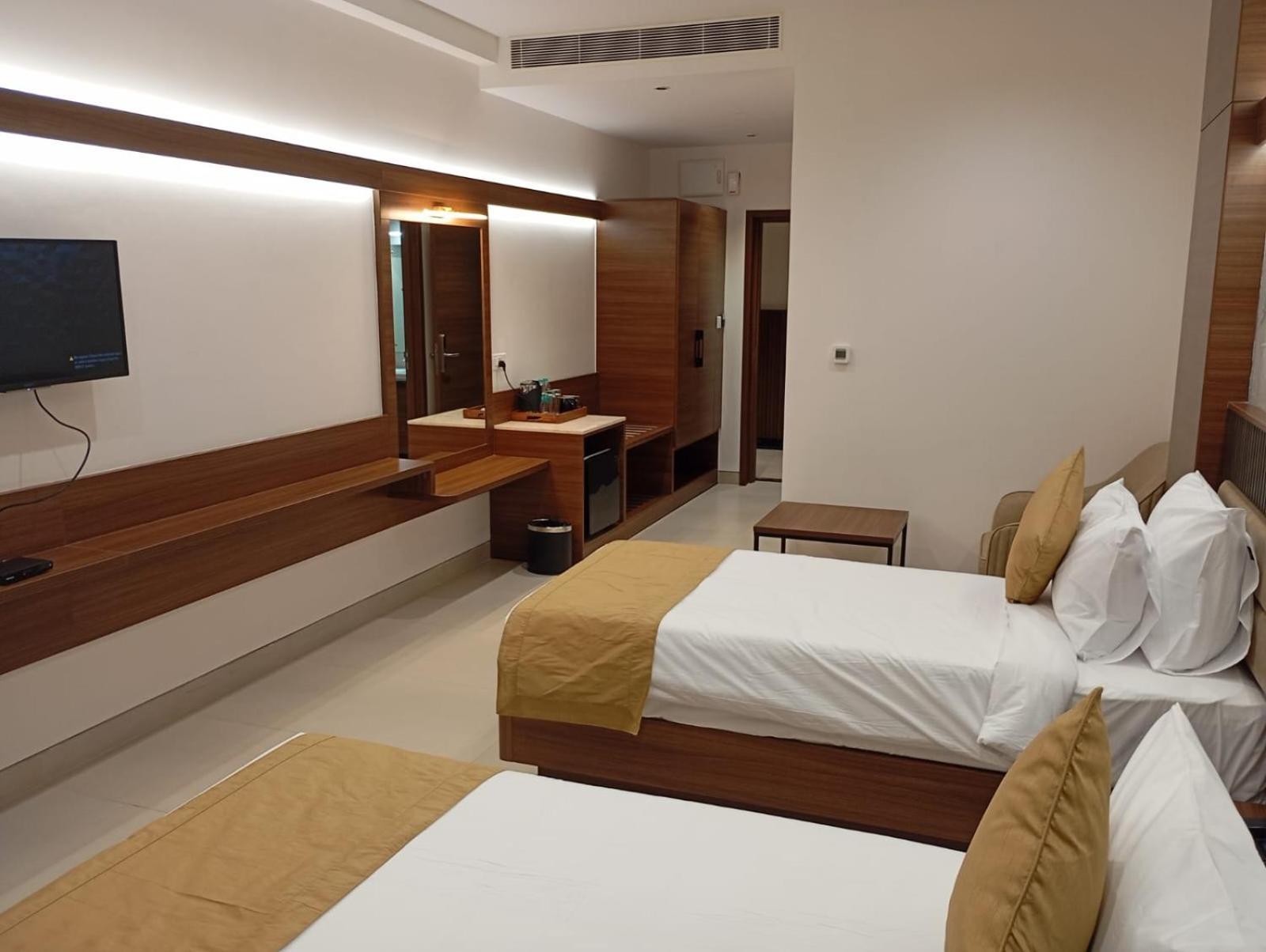 Highland Hotel Bangalore Exterior photo