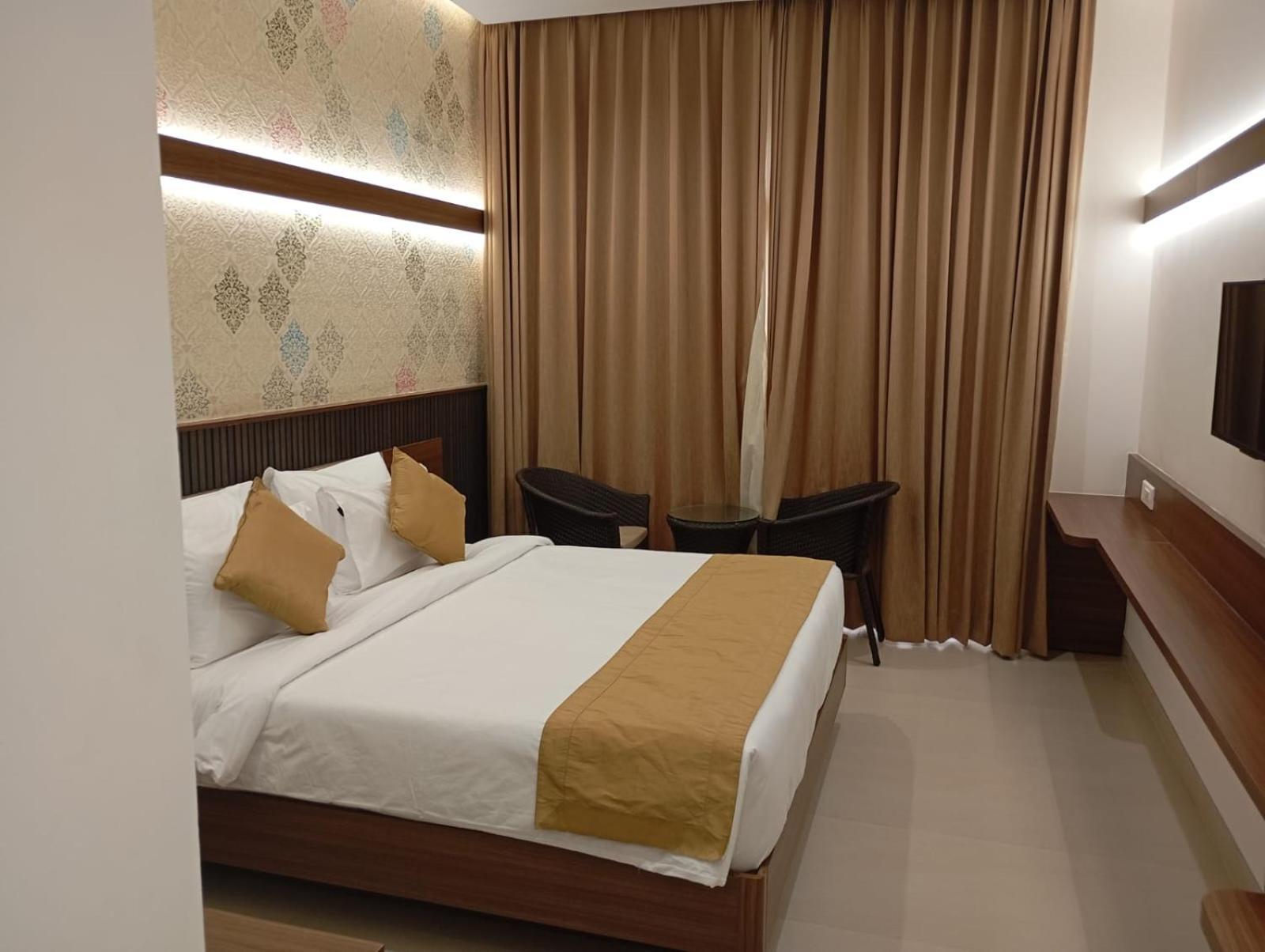 Highland Hotel Bangalore Exterior photo